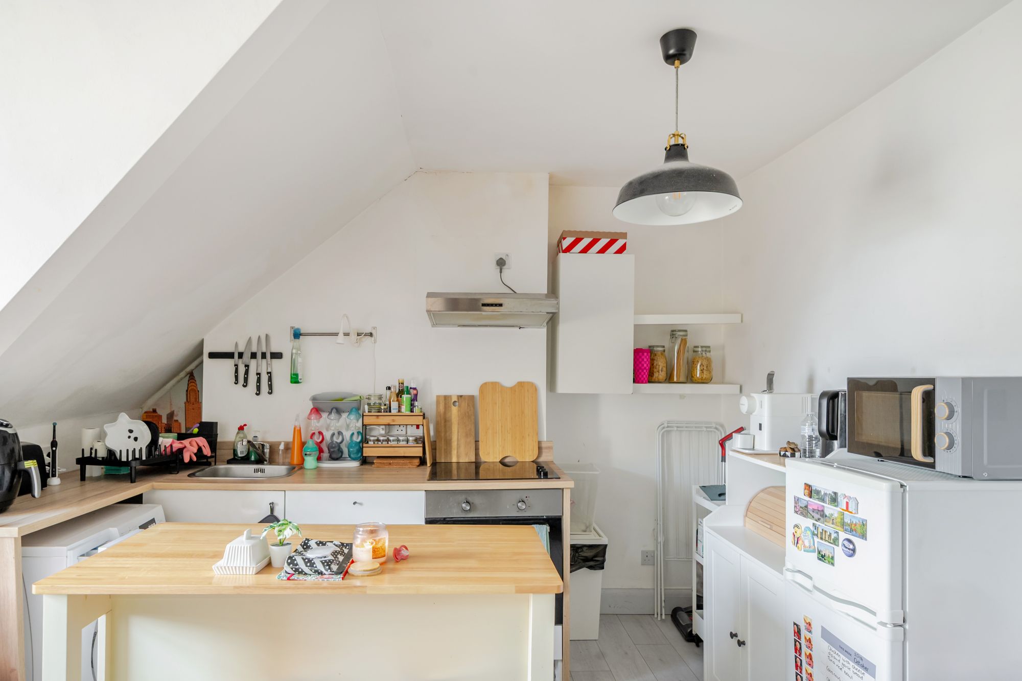 Secondary property image