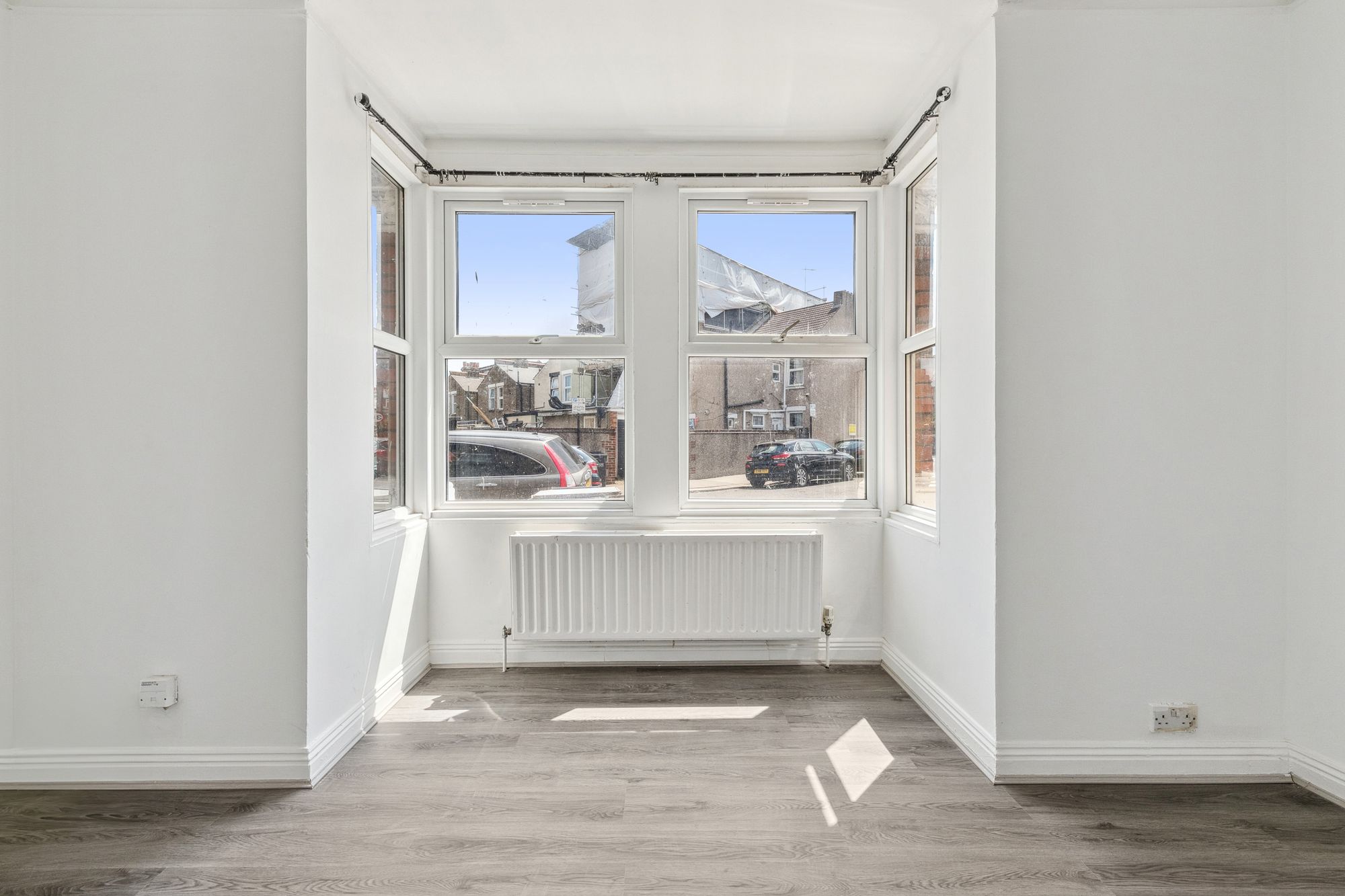 Secondary property image